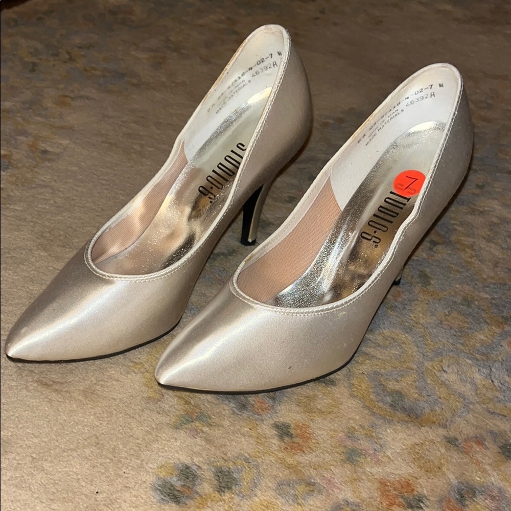 Pearly White Metallic Stiletto Heels Sleek Design